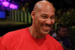 球爹：在NBA打球不算压力 有人要杀你父母让你二选一这才叫压力