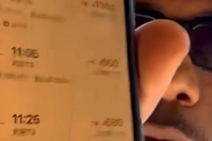 小卡：我订票了！你小子在武汉等住！我要把你们防得看不见篮筐