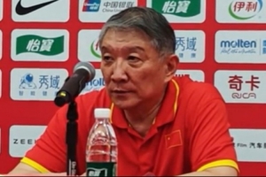 宫鲁鸣谈阵容轮换：张子宇&王思雨出现伤情 想让新的球员有些机会