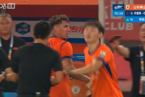克雷桑似乎因下场过慢被马宁黄牌警告，克雷桑在场下非常愤怒