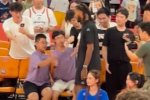 玫瑰沪上绽放！罗斯中国行现身上海 现场观看明日之星比赛