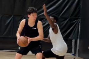 我打DPOY？杨瀚森与JJJ合练：我被打爆了 小乔丹在身边指导