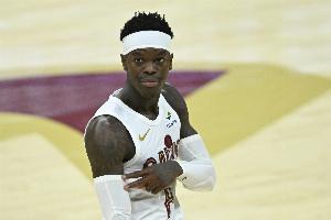 施罗德谈被交易：哈登和米切尔习惯单打 在他们身边打球处境很难
