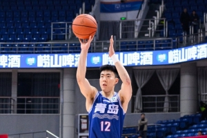 媒体人：青岛男篮给了段昂君假期 让他能够在美国完整训练一个月