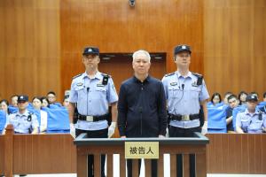 一审被判无期！许家印庭审图曝光，67岁许家印头发、眉毛全白！