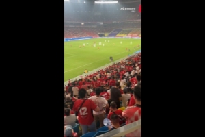 记者：蓉城2-5落后申花，现场球迷喊起下课