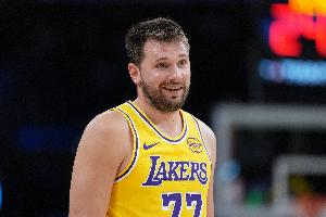 NBA历史上赛季至少28+8+8最年轻球员榜：前七里东契奇独占4席