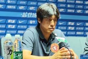 徐正源：很抱歉没能为球迷带来一场胜利 比分落后球员没放弃