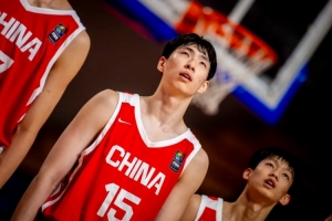 篮板35-57！中国U18男篮前场板6-26 对手两人分别抢7个&8个前场板