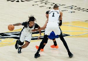 卡斯尔训练师：他是NBA最好的外线球员 休赛期进行了投篮训练
