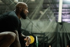 备战新赛季！训练师晒詹姆斯 波普 沃特森训练照