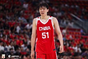 媒体人：杨瀚森今天是赢球第一功臣 他打出了现代核心中锋的模样