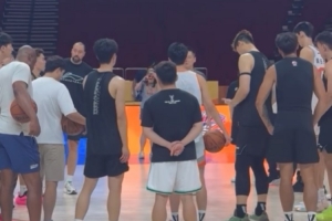 队记：上海男篮预计9月初会在美国和四支NCAA球队&G联盟球队交手