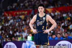 广东注册胡明轩等4人：小胡顶薪合同剩两年 崔永熙B类合同剩3年