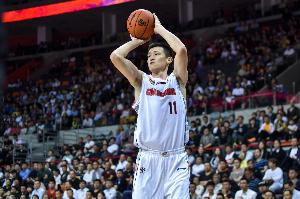 媒体人：周鹏和广东签下1年C类合同 是以一份薪资较低的合同回归