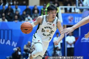四川男篮更新国内球员注册信息：球队以1年C类合同认领了黄荣奇