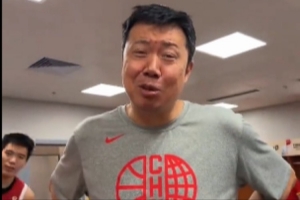 王治郅更衣室诚心发问赵继伟：你那球咋传的？我看着你都要丢了