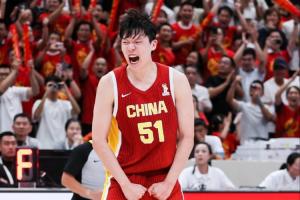 第2个赛季加油冲！杨瀚森今日启程返美 世预赛征程已结束