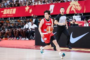 有些紧张！杨舒予半场7投1中&三分2中0仅得2分2板2助 空篮不进