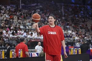 媒体人：张子宇去美国确实有可能练伤 但只要练到 必有很大的进步