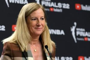 Shams：WNBA总裁凯茜·恩格波特决定在本赛季结束后退休