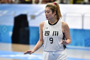 杨毅回应多年前夸李梦：那是当年的事了 现在还再吹就别带上我了