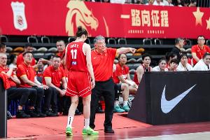 杨毅谈女篮打“清朝篮球”：谁愿打这么痛苦的篮球 她们是没得选
