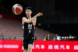 媒体人：16岁“国产库里”张宇辰承诺加盟全美第一高中！