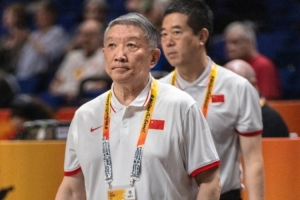 媒体人：强行吊球给张子宇拖累全队节奏 中国女篮教练组及时改错
