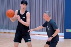 蓄力进阶！申京的专属训练师指导李俊贤开启专项特训！