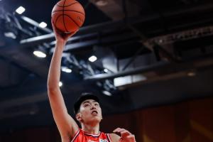 网传NCAA球队给徐昕开200万美元offer 博主：拿首轮秀薪资打NCAA