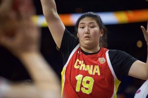 差距太大！中国女篮半场仅11个篮板比法国少12个 前场篮板为0