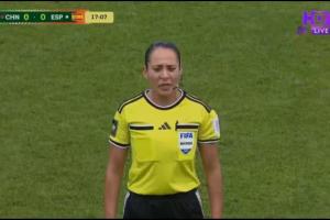 中国U20女足0-1落后西班牙，主裁回看后认定手球判罚点球