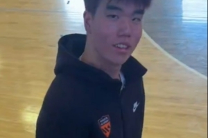 新生报到！张懿赵杰已经到达美高瓦萨奇学院 开始跟队训练