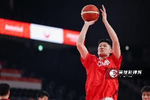 解说：我看胡金秋在场上 再算他每年比赛集训时间 只有心疼和敬佩