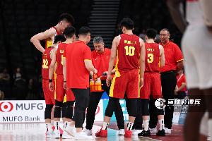 媒体人：沙特只是体型稍微正常一点的球队 中国男篮的防守太软了