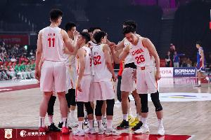 媒体人：一场苦战 小组赛强度太弱 中国队本场兴奋度和防守也不好