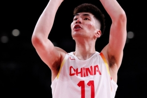 打得很主动！余嘉豪半场9分钟拼下7分6板&3前场板 断帽都有！