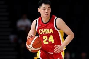 上来就手热！崔永熙首节4投2中&三分2中1得5分3板