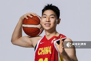 外线失准！中国男篮全队三分16投仅4中 崔永熙个人三分5中3