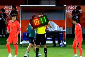 第83分钟 U23国足换人 换下张玉宁王钰栋 换上拜合拉木蒯纪闻