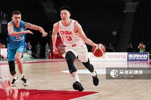 胡明轩担任旗手！上一位担任亚运开幕式旗手的男篮球员是02年李楠
