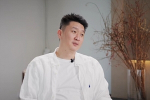 孙悦：我鼻梁被打断睡觉打呼噜 国家队室友杜锋王仕鹏经常黑眼圈