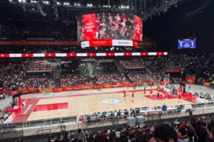 落后19分！媒体人：日本男篮中场早早出来投篮了 我们还在更衣室