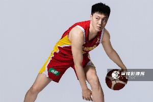 明天开幕式旗手！胡明轩19分钟7中4拿11分4助 三分4中2