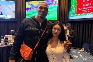 只顾看她了！德扑美女牌手All In姐参加威少基金会扑克之夜！