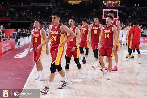 媒体人：别妄自菲薄 目前全力中国男篮在亚洲真正的对手只有日本