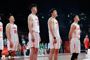 解说：防守难撑全场三分频漏 男篮老问题改不掉光有求胜欲不够