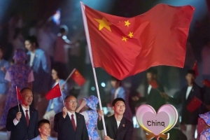 杨毅：刚宣布胡明轩当旗手男篮就惨败 还能打领导的脸再狠点吗