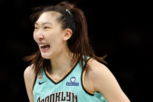 WNBA生涯第100场比赛！韩旭3投1中 得到2分2板1助